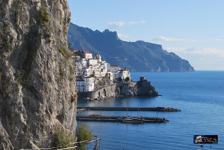 veduta sul porto di amalfi.JPG